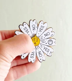 Occasionalish Broche Daisy pour décisions rapides