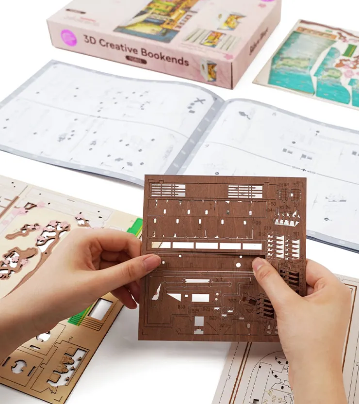 Robotime Kit DIY maison miniature en serre-livre - Sakura Densya