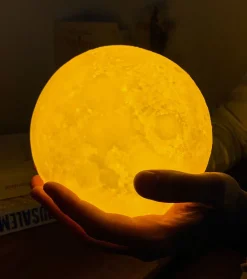 L'avant gardiste Lampe lune lumineuse